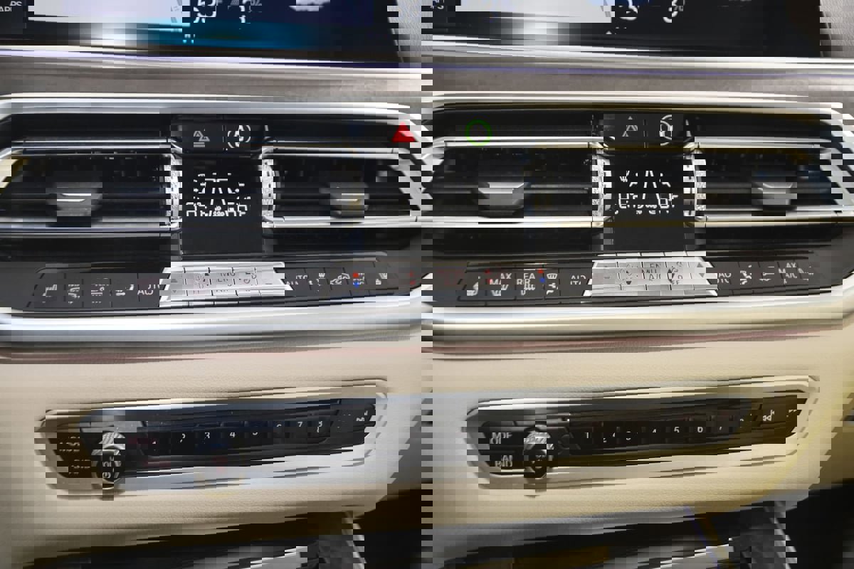 Used 2022 BMW X5 xDrive45e AWD/4WD image 36