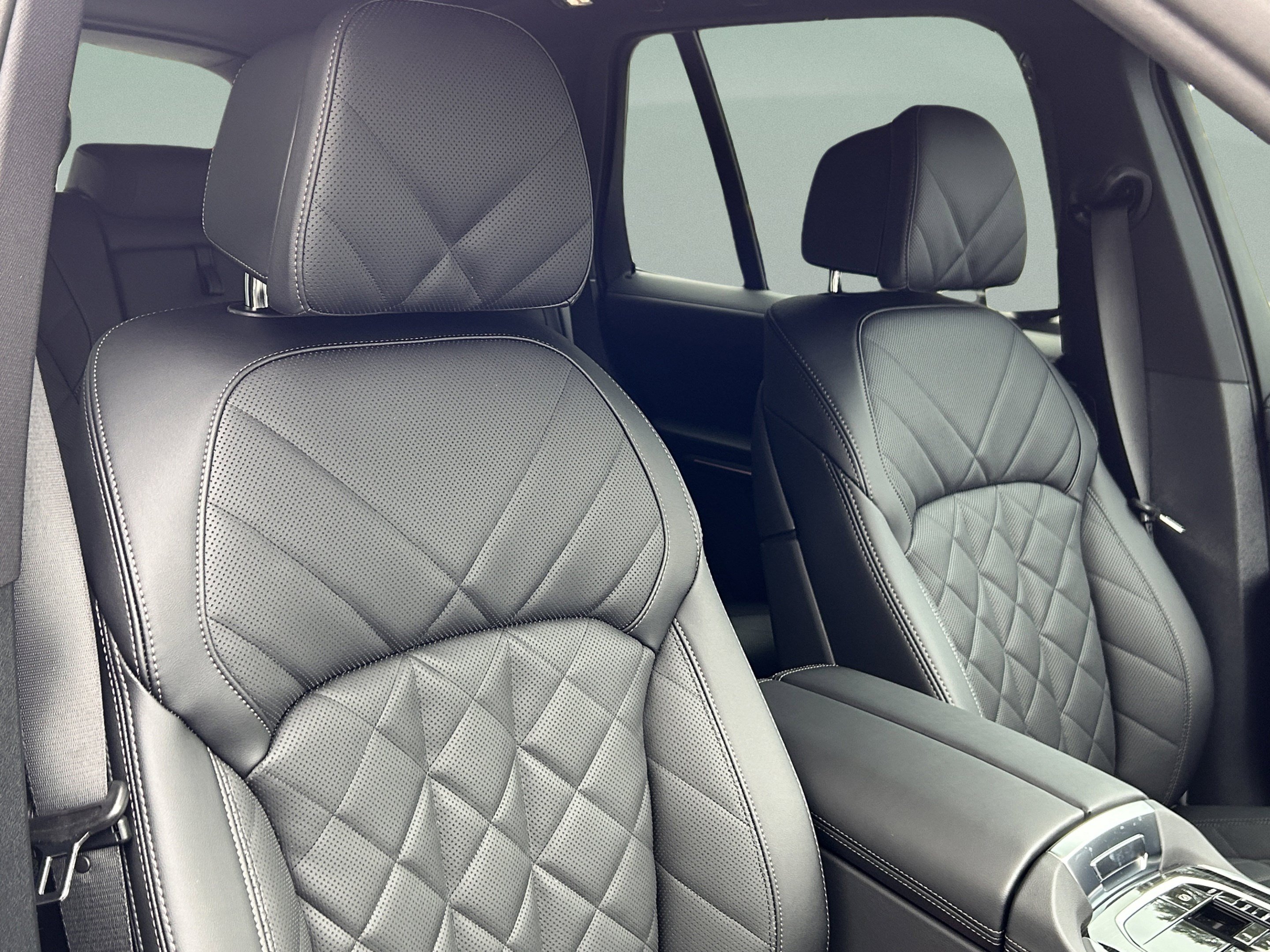 Used 2026 BMW X5 sDrive40i w/ M Sport Package RWD image 34