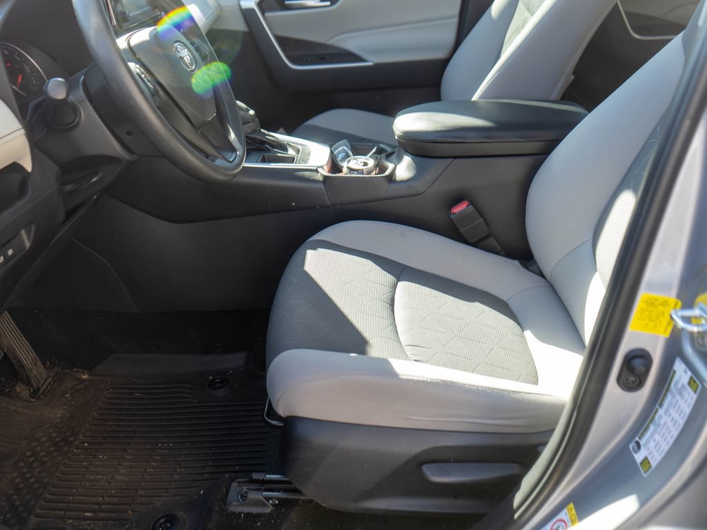 Used 2019 Toyota RAV4 XLE w/ Carpet Mat Package FWD image 12