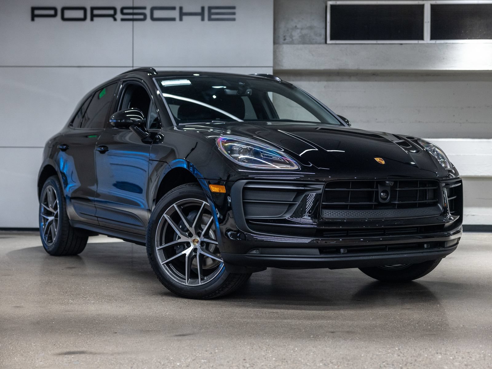 Certified 2026 Porsche Macan AWD/4WD image 10