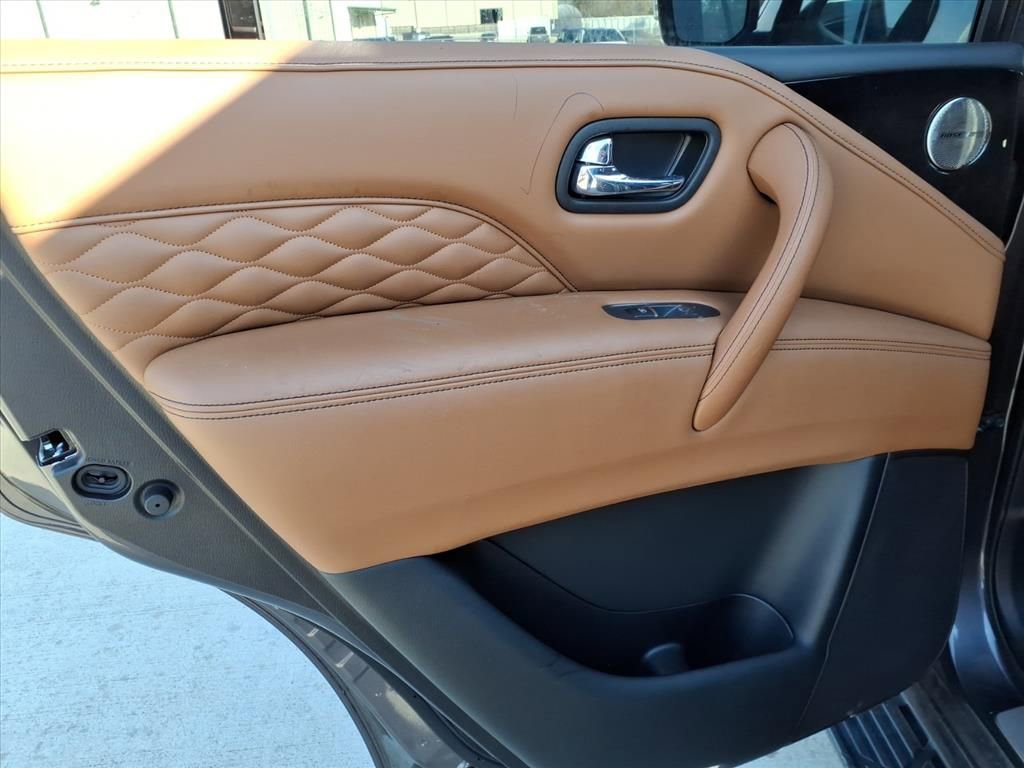 Used 2024 INFINITI QX80 Sensory image 11