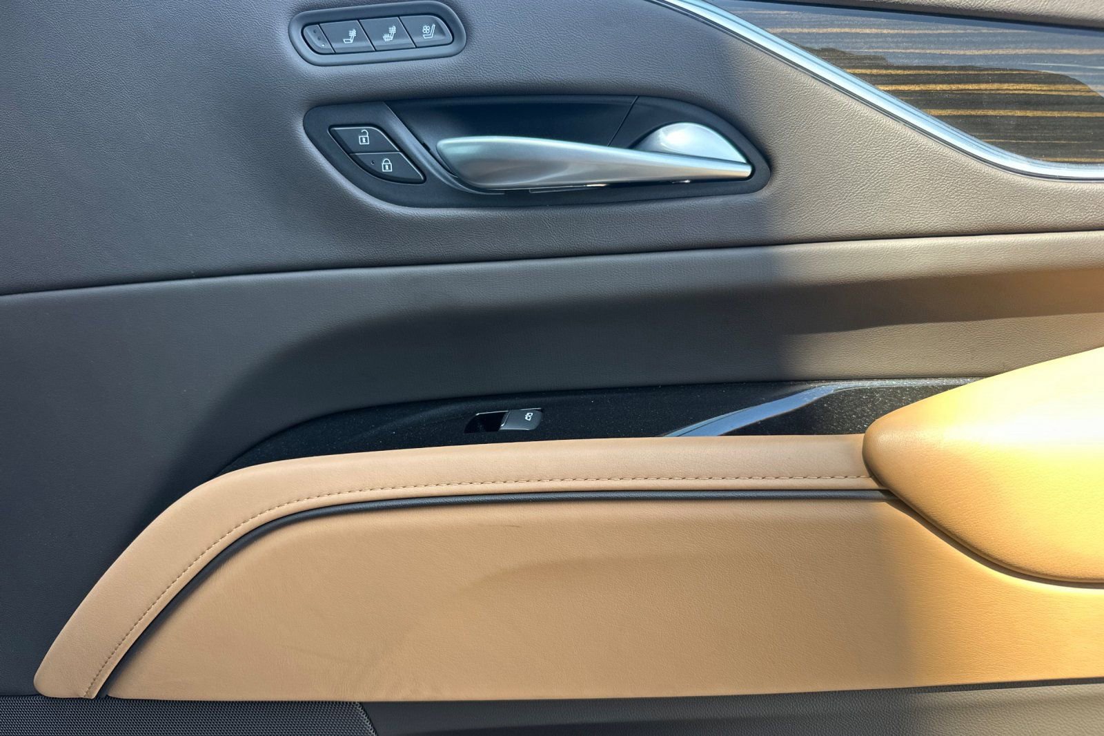 Used 2023 Cadillac Escalade ESV Sport w/ Touring Package image 21