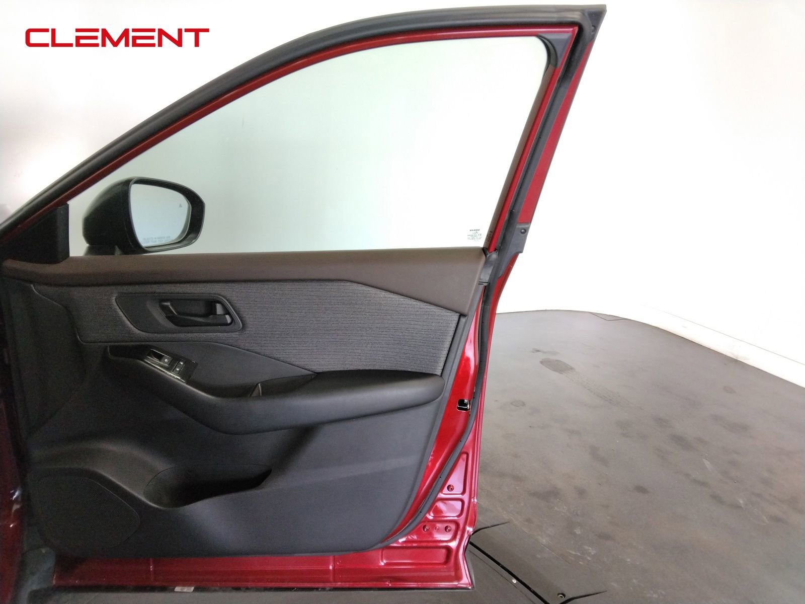 Used 2023 Nissan Rogue S image 31