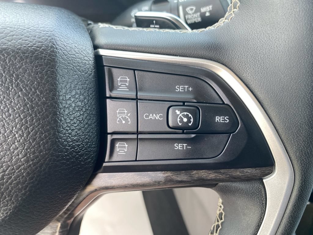 Used 2023 Jeep Grand Cherokee L Limited AWD/4WD image 20