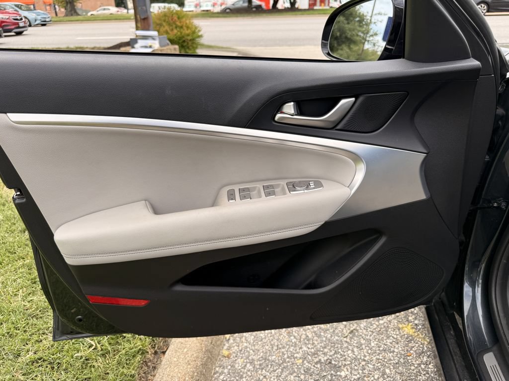 Used 2023 Genesis G70 2.0T AWD/4WD image 40