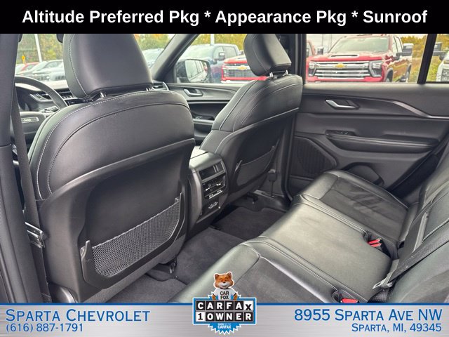 Used 2024 Jeep Grand Cherokee Altitude AWD/4WD image 38