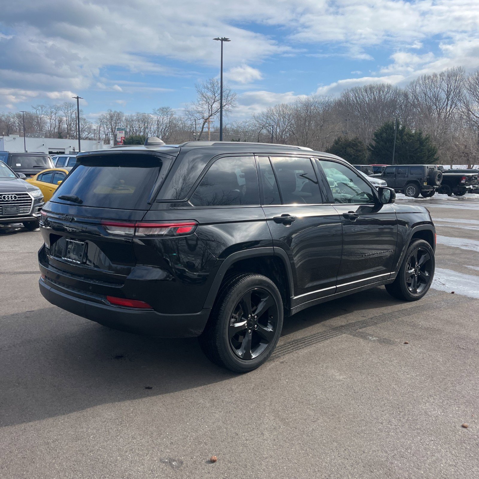 Used 2023 Jeep Grand Cherokee Altitude image 5