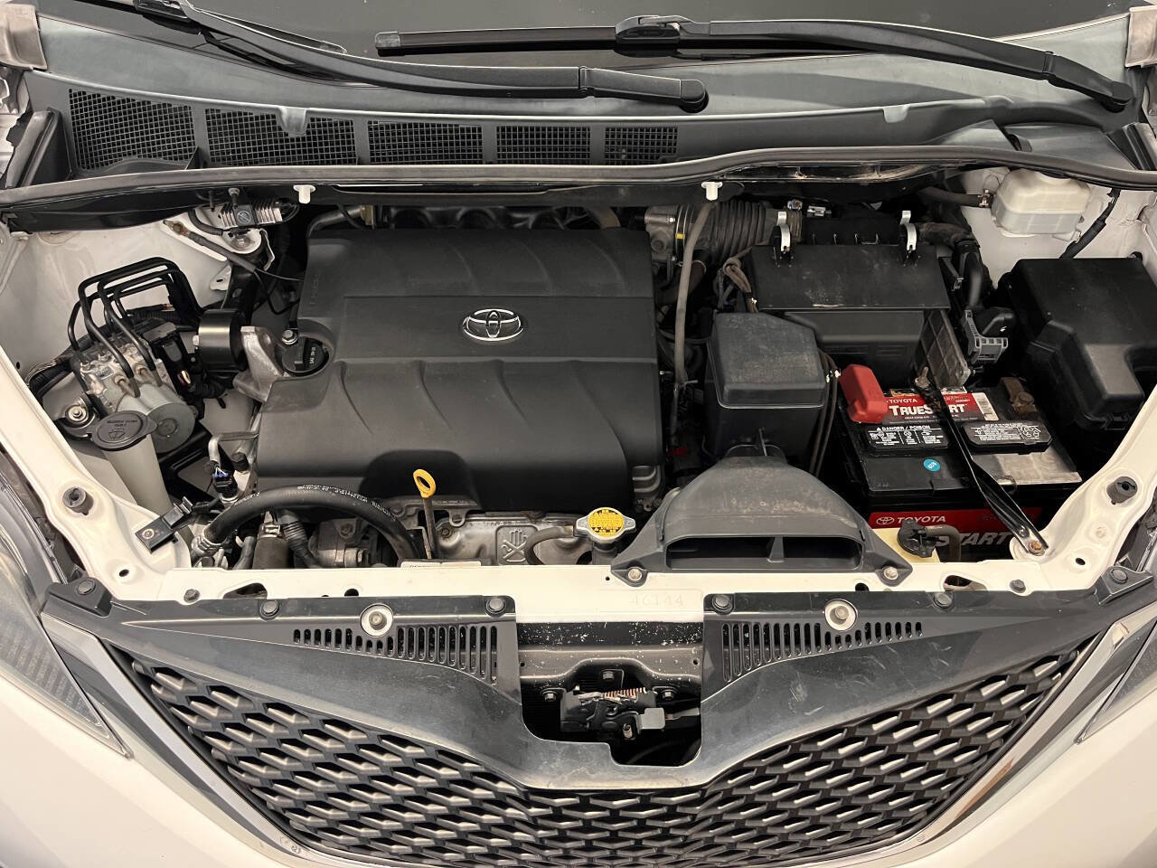 Used 2012 Toyota Sienna SE FWD image 23