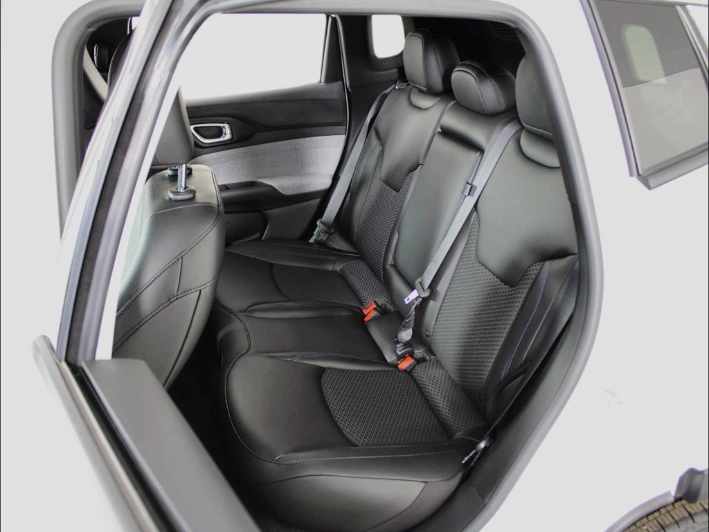 New 2025 Jeep Compass Latitude AWD/4WD image 29