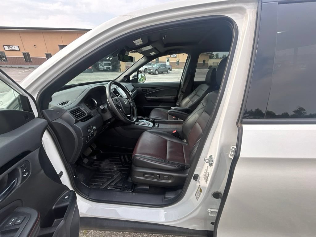 Used 2021 Honda Ridgeline Black Edition image 11
