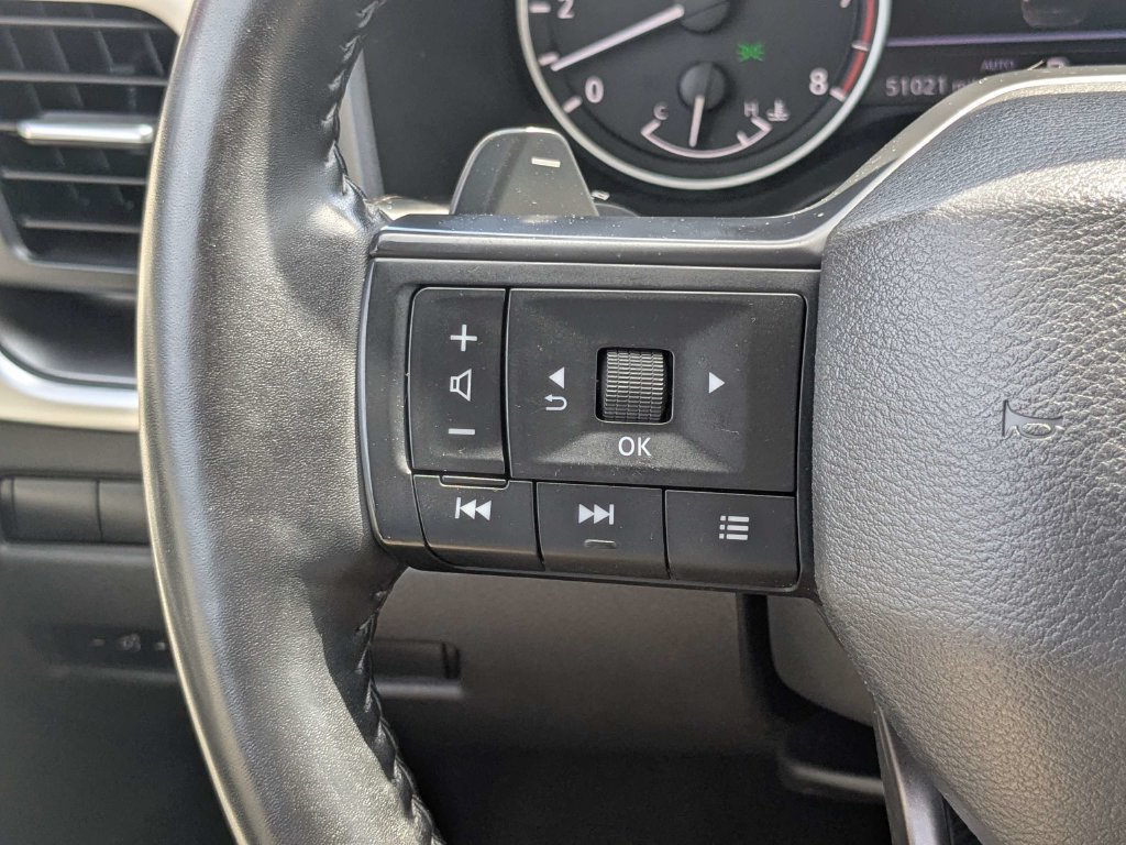 Used 2025 Nissan Rogue SV AWD/4WD image 32