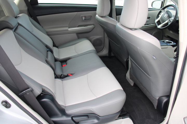 Used 2017 Toyota Prius V Five image 16