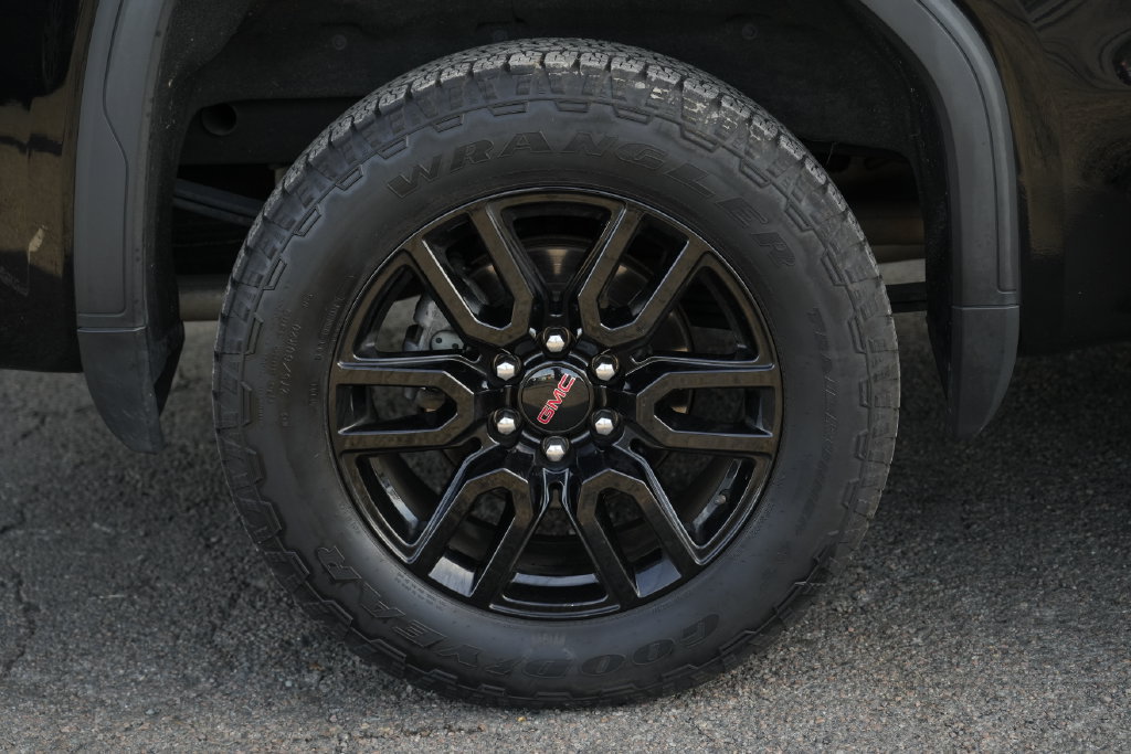 Used 2021 GMC Sierra 1500 Elevation w/ LPO, Elevation Black Package AWD/4WD image 11