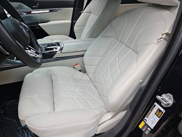 Used 2024 BMW i7 xDrive60 w/ Executive Package AWD/4WD image 16