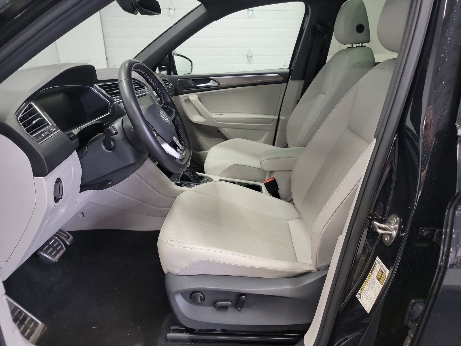 Used 2023 Volkswagen Tiguan SE R-Line AWD/4WD image 12