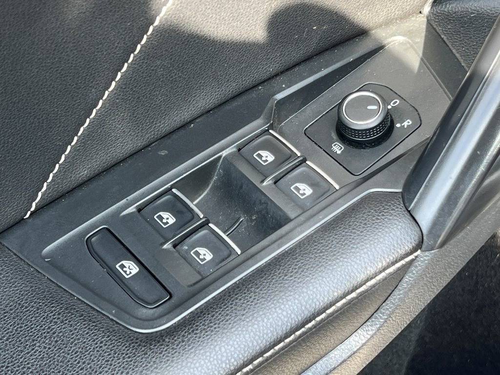 Used 2022 Volkswagen Tiguan SE AWD/4WD image 9