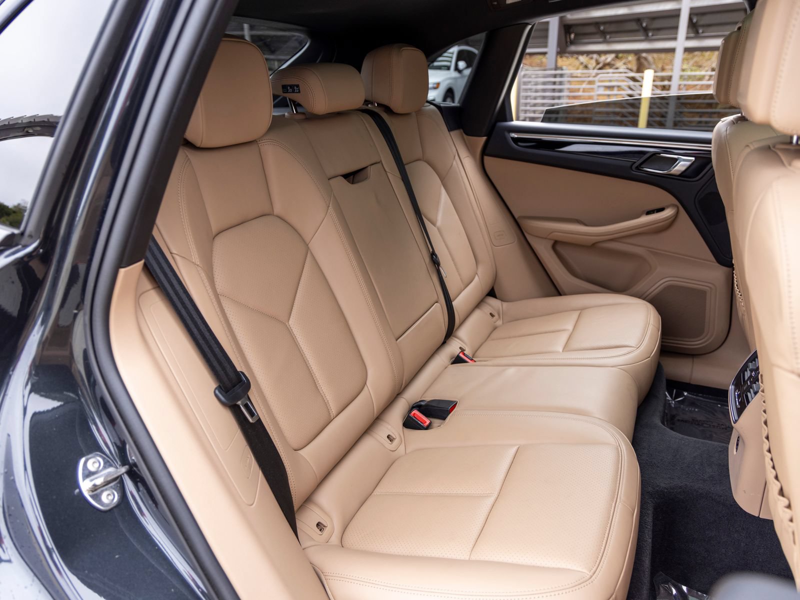 Certified 2023 Porsche Macan AWD/4WD image 58