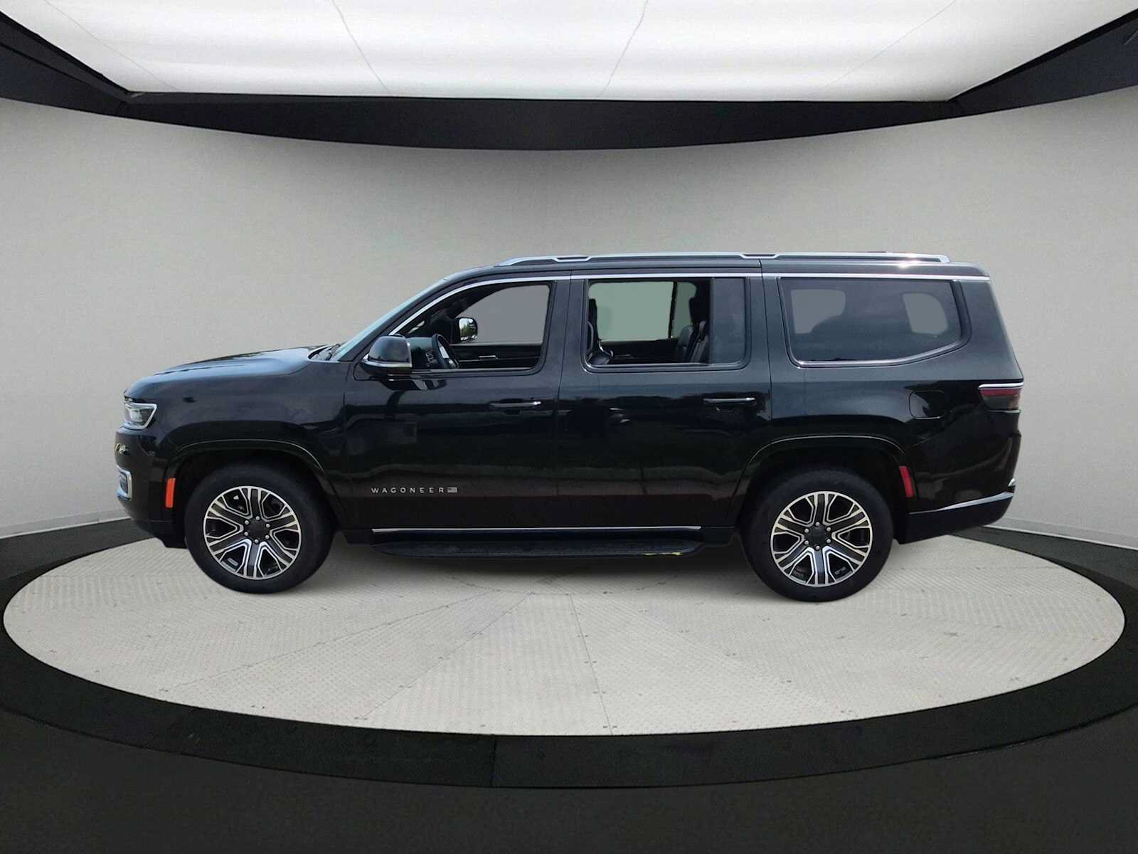 Used 2024 Jeep Wagoneer Series II w/ Flexible Seating Group AWD/4WD image 5
