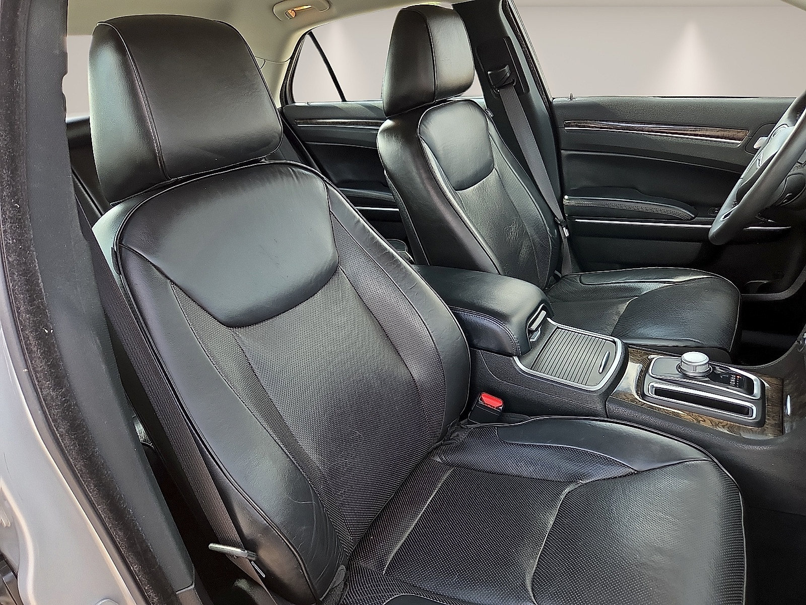 Used 2022 Chrysler 300 Touring L w/ Comfort Group RWD image 8