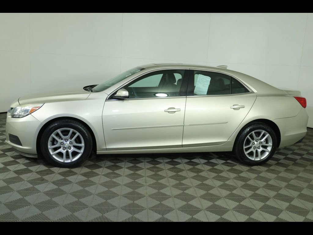 Used 2015 Chevrolet Malibu LT w/ Power Convenience Package FWD image 4