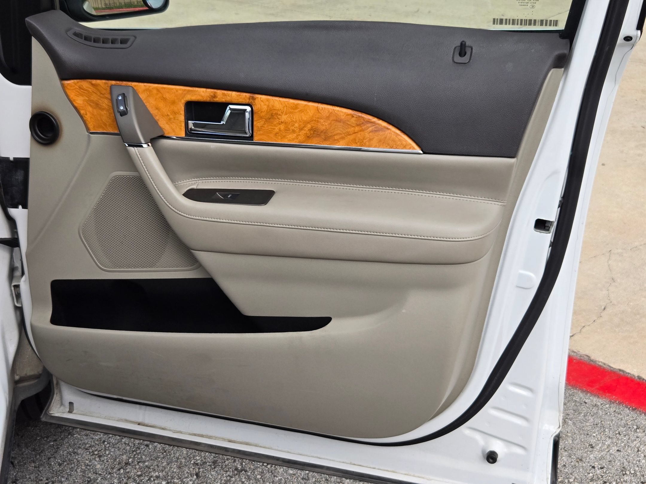Used 2012 Lincoln MKX FWD image 28
