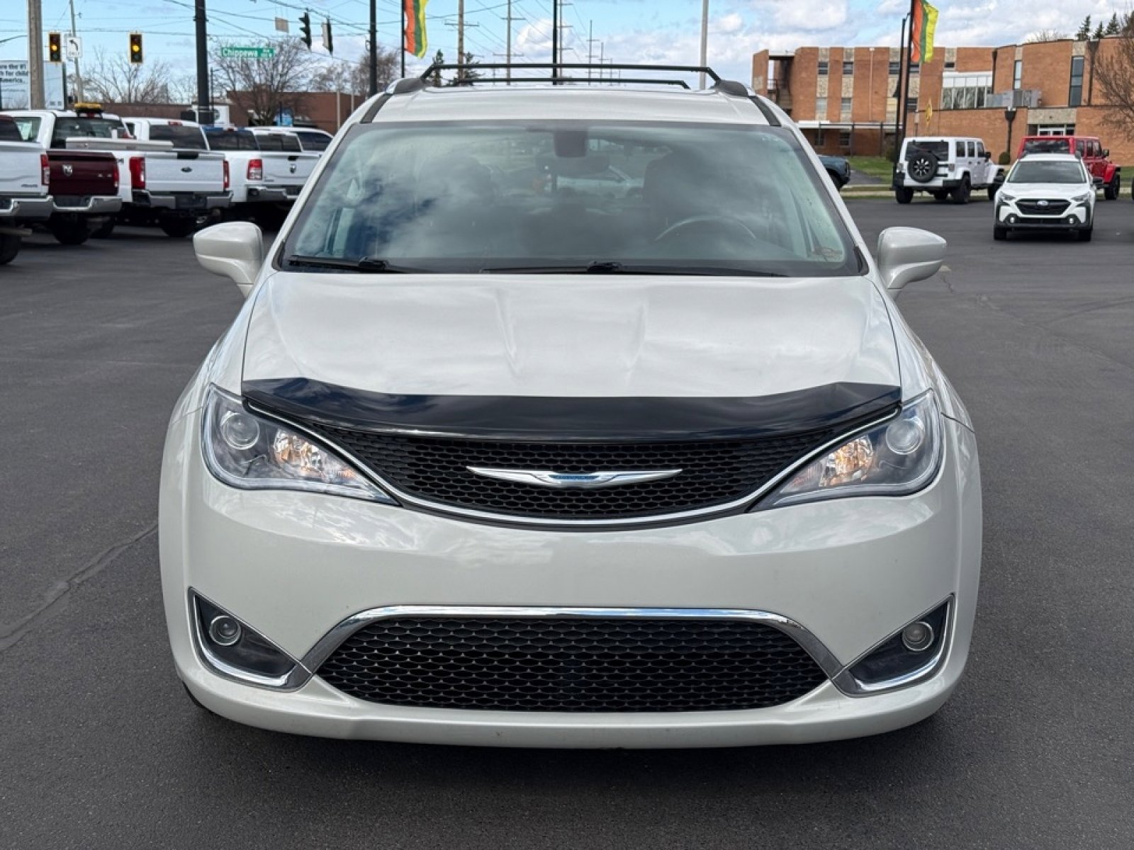 Used 2017 Chrysler Pacifica Touring-L Plus image 3