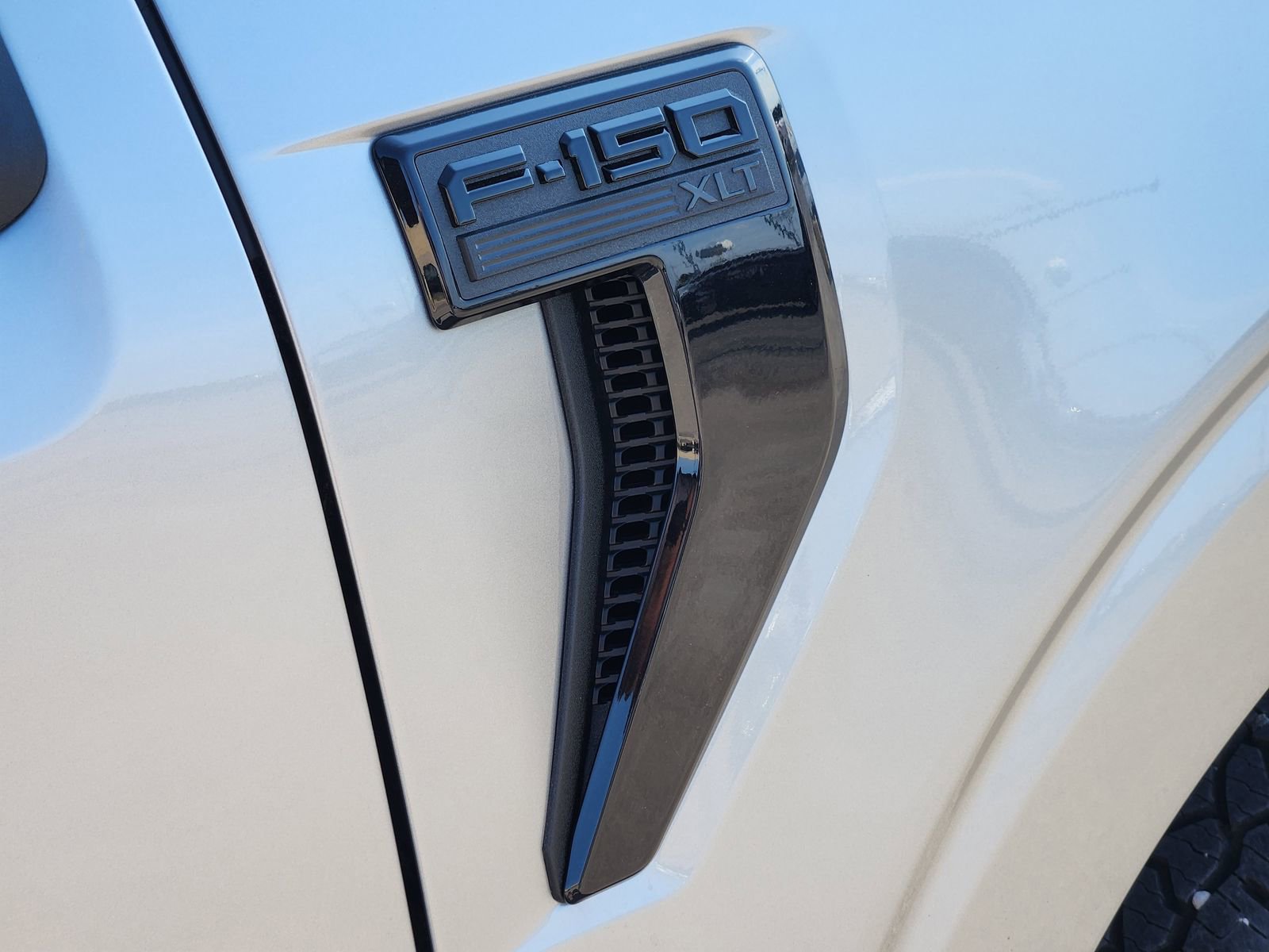New 2025 Ford F150 XLT w/ Equipment Group 302A MID image 9