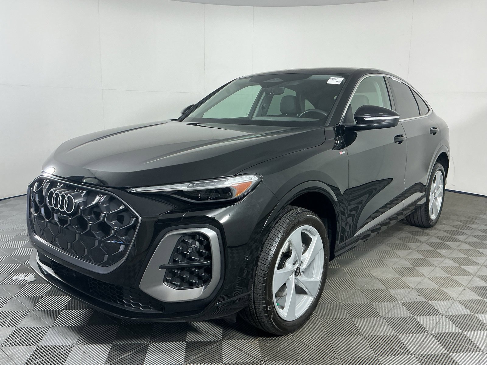 Used 2025 Audi Q5 Premium Plus w/ Premium Plus AWD/4WD image 3