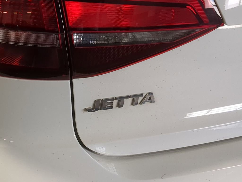 Used 2016 Volkswagen Jetta Sport FWD image 16