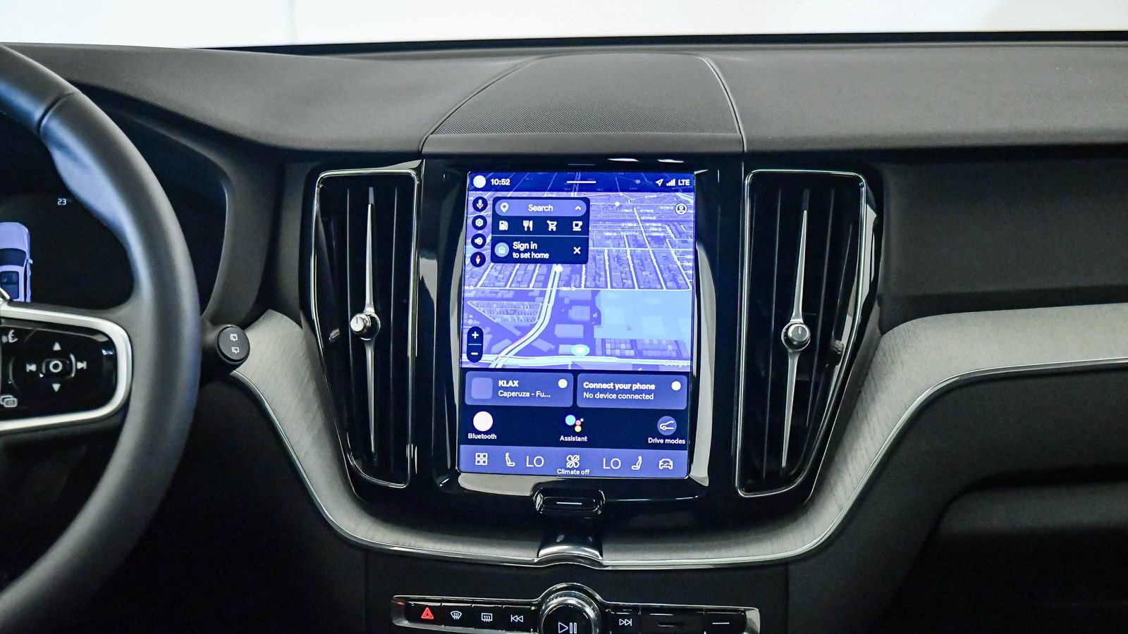 Certified 2025 Volvo XC60 B5 Plus image 14