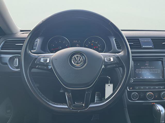 Used 2018 Volkswagen Passat 2.0T R-Line FWD image 17