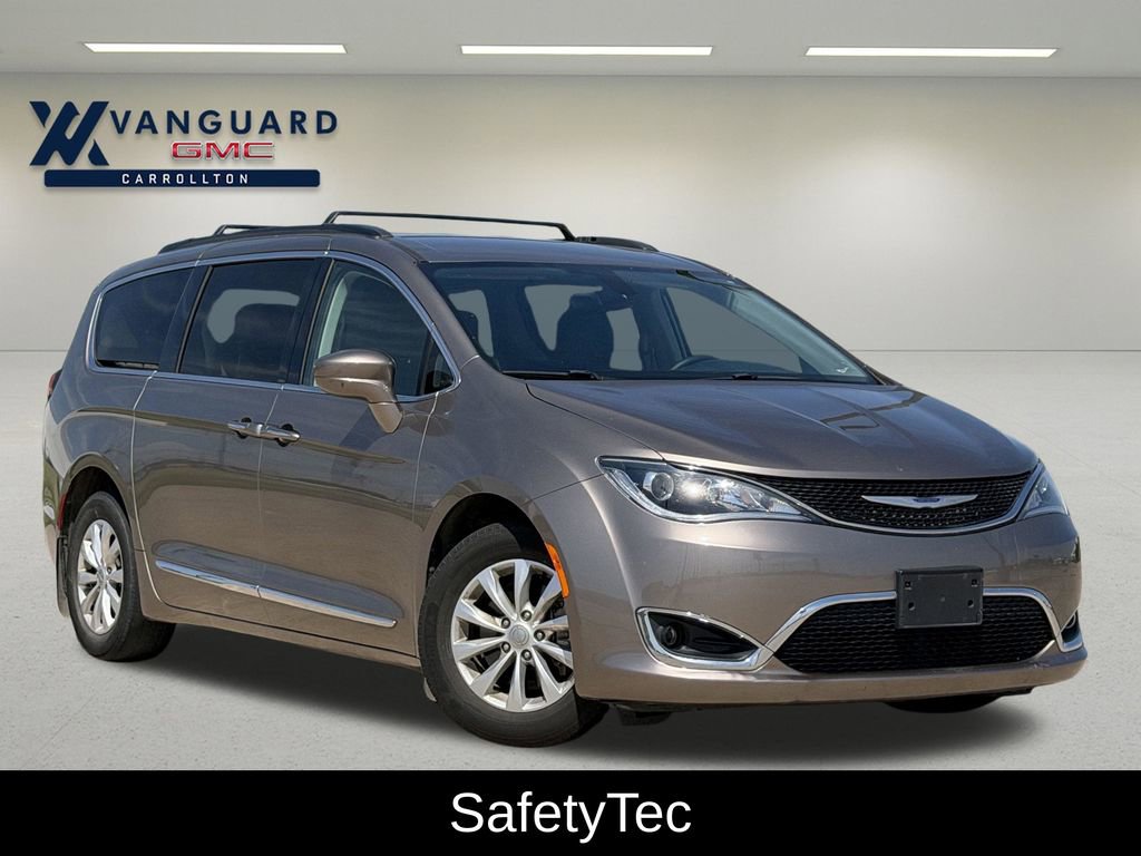 Used 2017 Chrysler Pacifica Touring-L FWD video 2