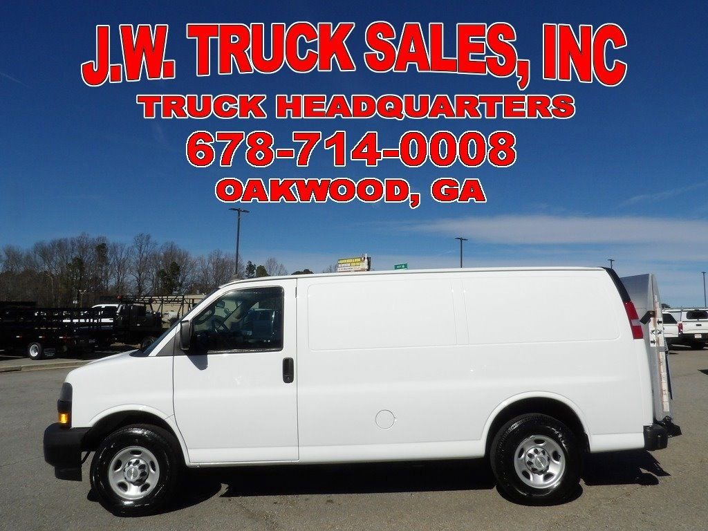 Used 2022 Chevrolet Express 3500 w/ Driver Convenience Package image 2