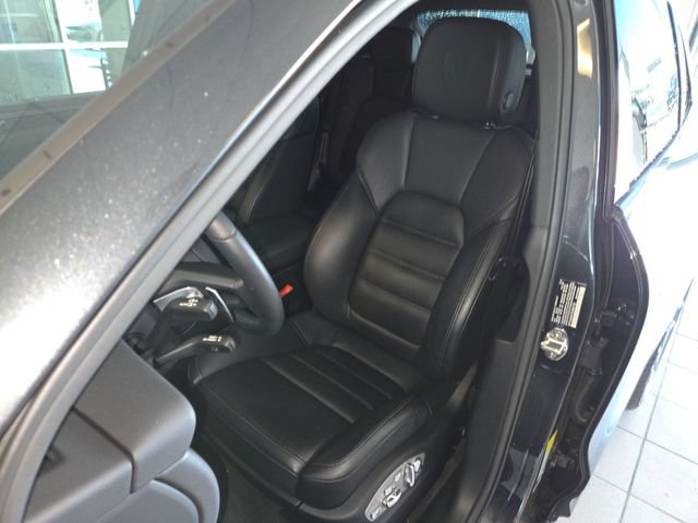 Used 2025 Porsche Macan AWD/4WD image 11