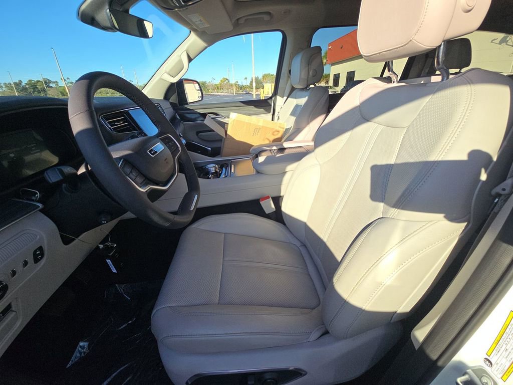 Used 2023 Jeep Wagoneer Series II w/ Premium Group I image 3