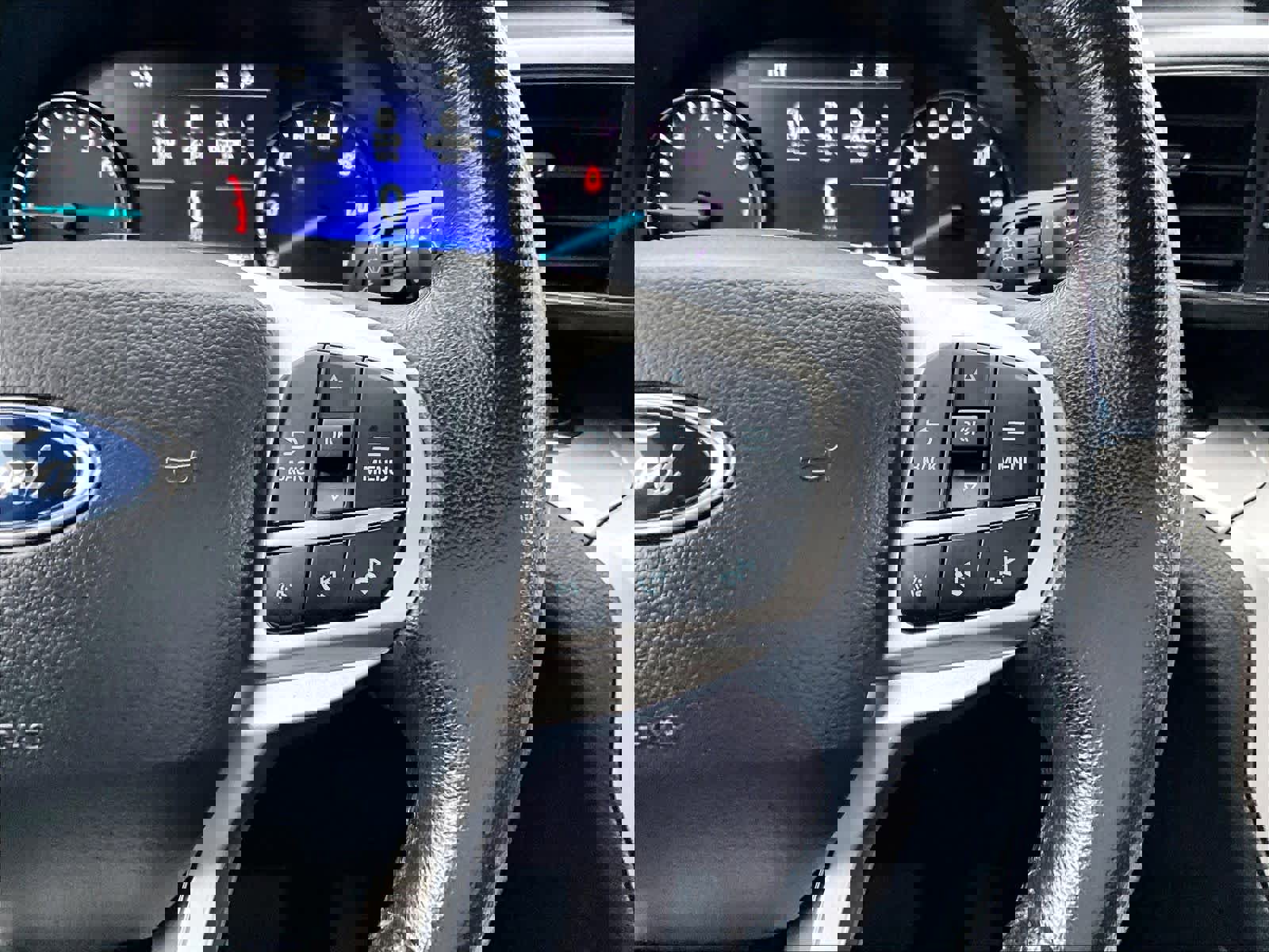 Used 2022 Ford Explorer XLT w/ Equipment Group 202A image 25