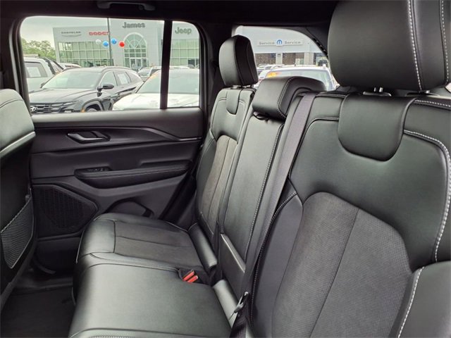 Used 2024 Jeep Grand Cherokee Altitude image 18