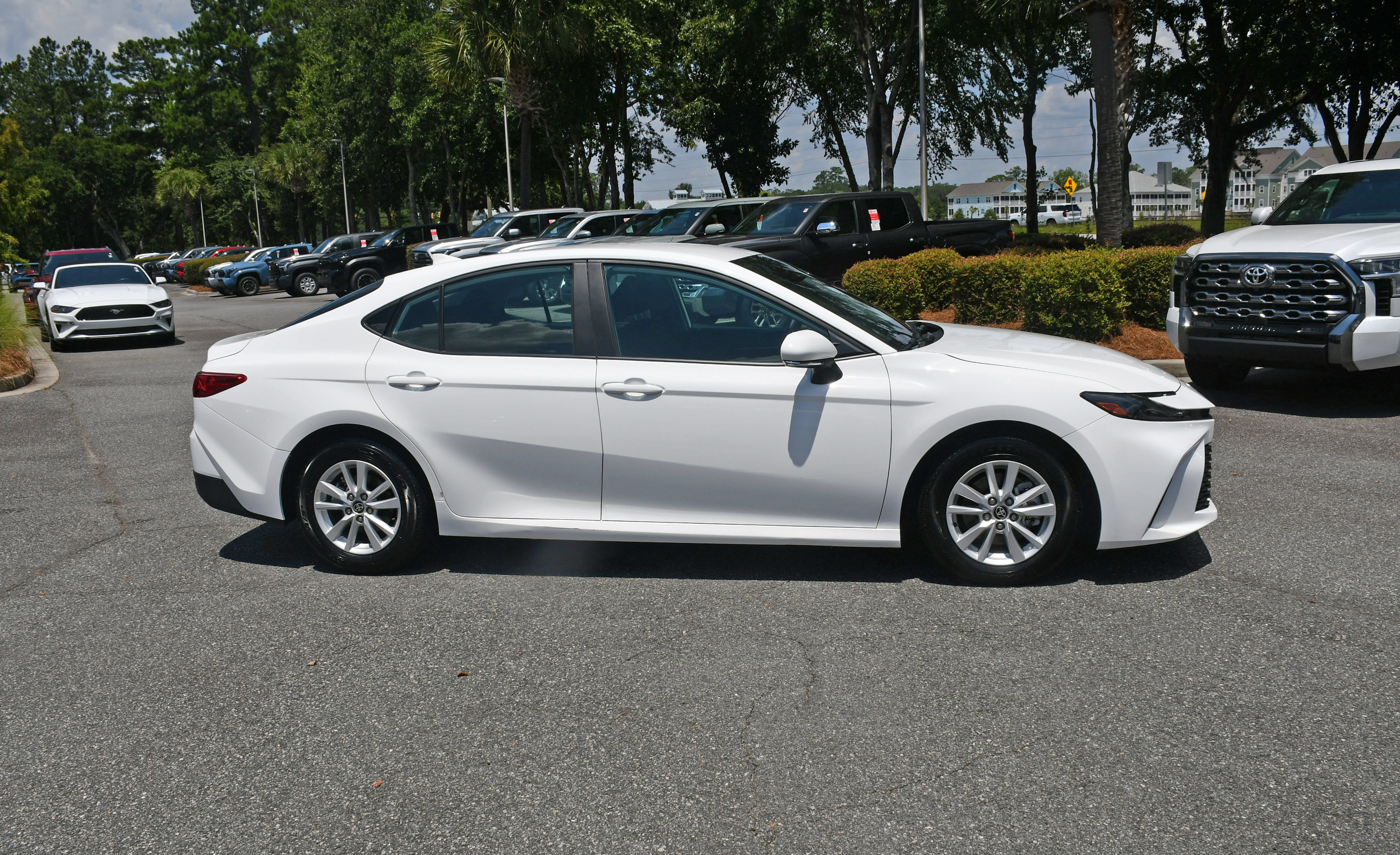 Certified 2025 Toyota Camry LE FWD image 5