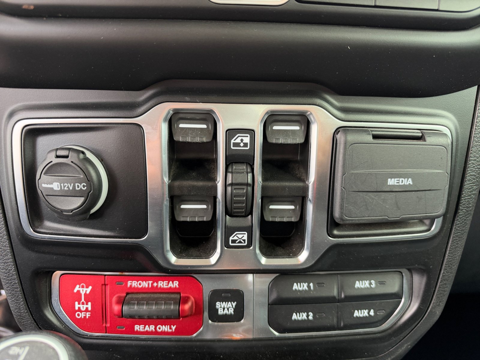 Used 2022 Jeep Wrangler Unlimited Rubicon 4xe w/ Cold Weather Group AWD/4WD image 31