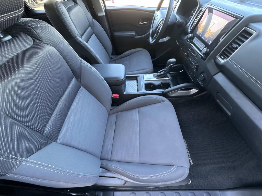 Used 2023 Nissan Frontier SV image 13