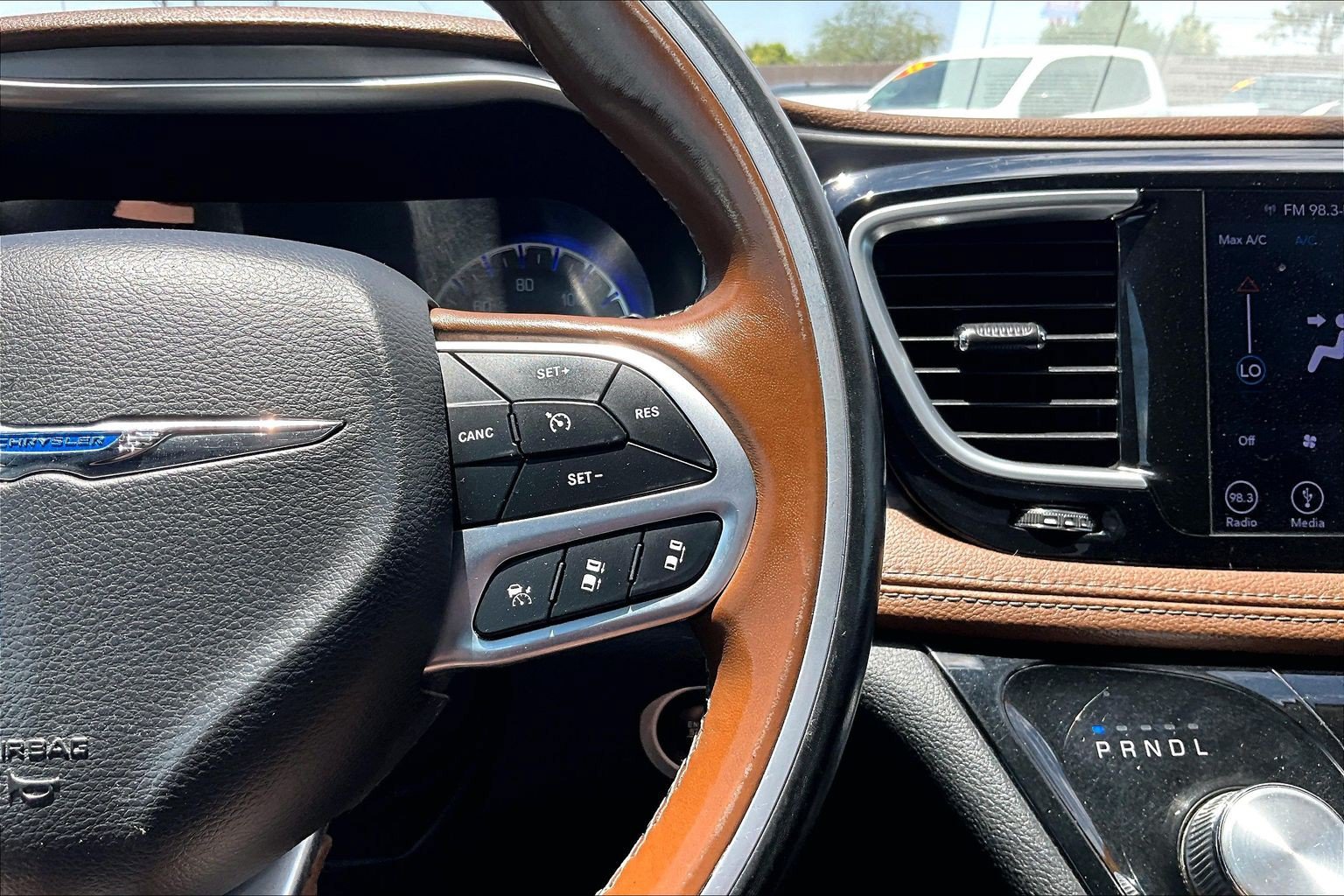 Used 2019 Chrysler Pacifica Limited w/ Advanced Safetytec Group FWD image 19