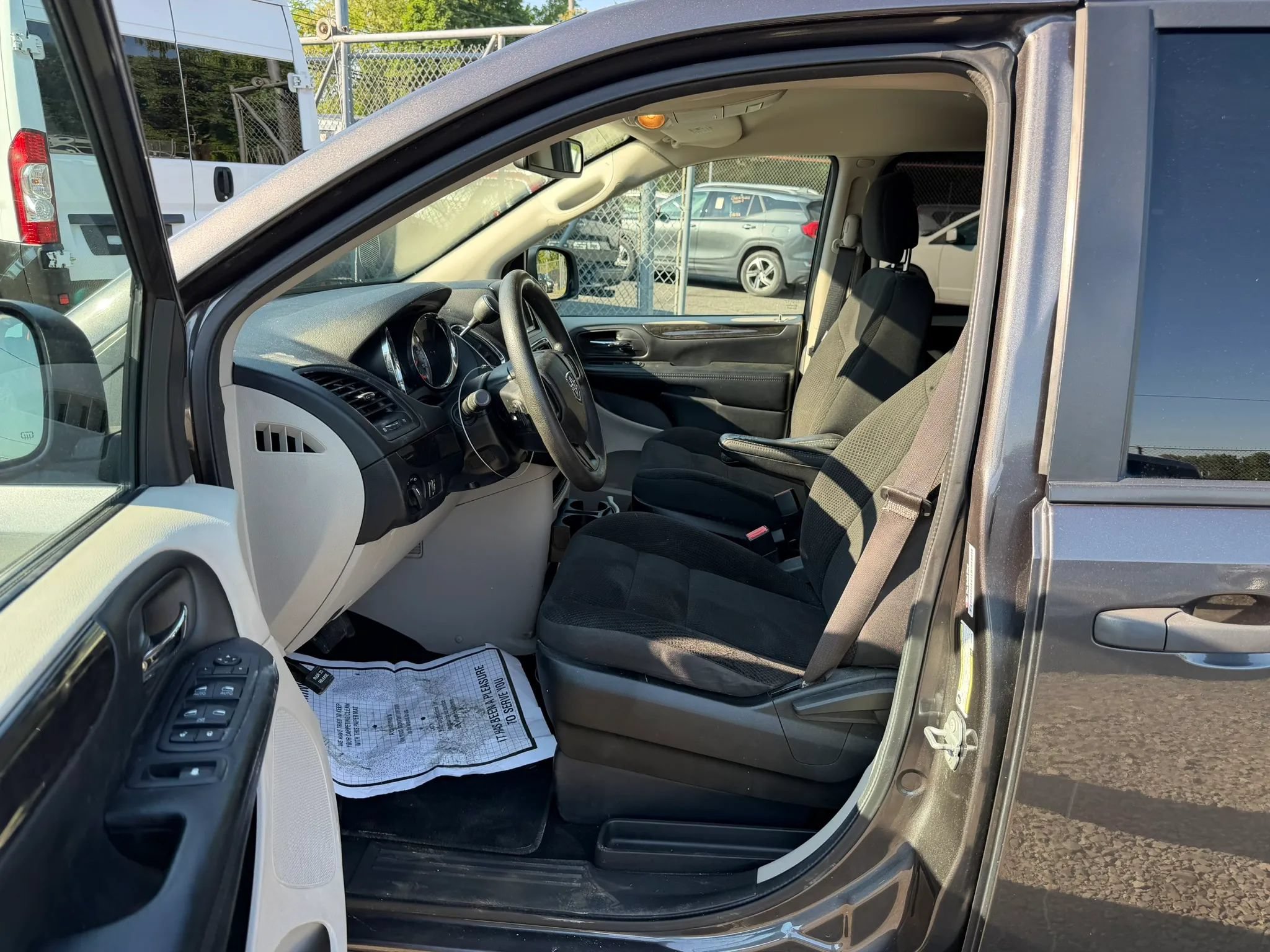 Used 2019 Dodge Grand Caravan SE w/ UConnect Hands-Free Group FWD image 23