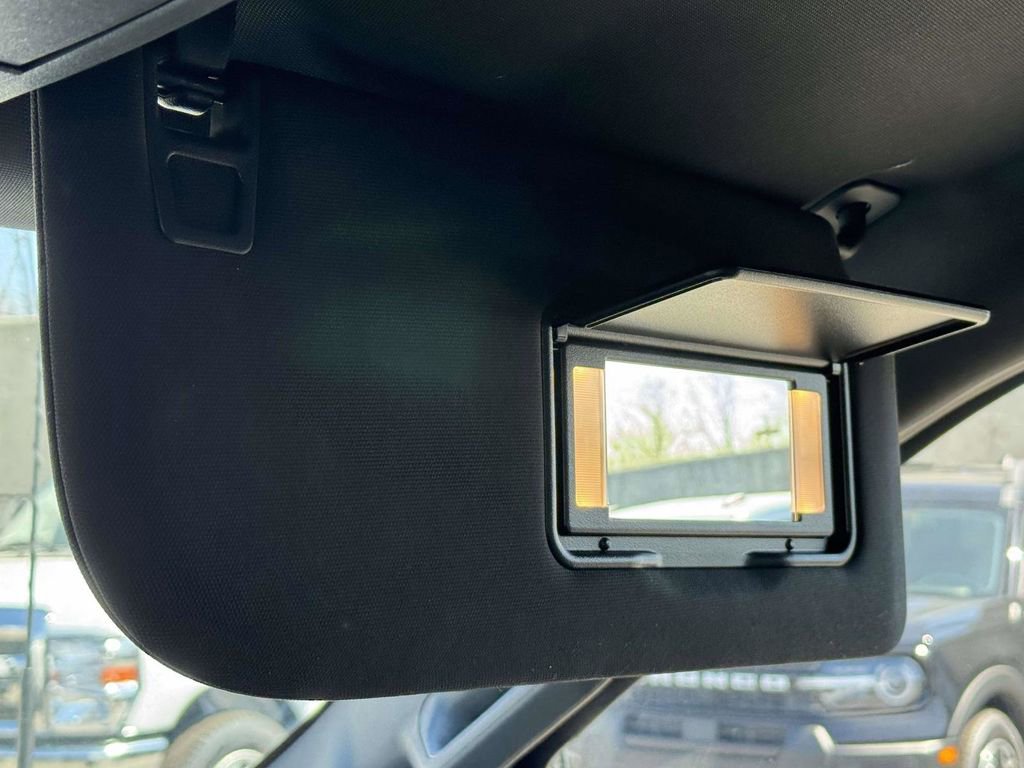 Used 2022 Ford F150 Lightning Lariat image 9