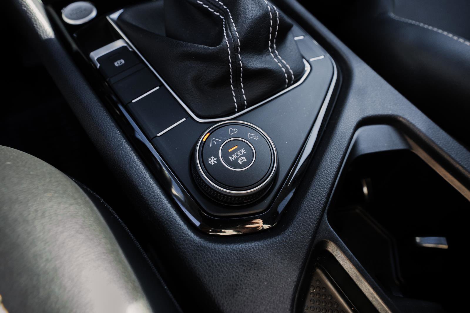 Used 2022 Volkswagen Taos SEL w/ Panoramic Sunroof Package image 29