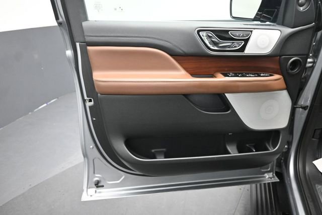 Certified 2023 Lincoln Navigator Reserve AWD/4WD image 21