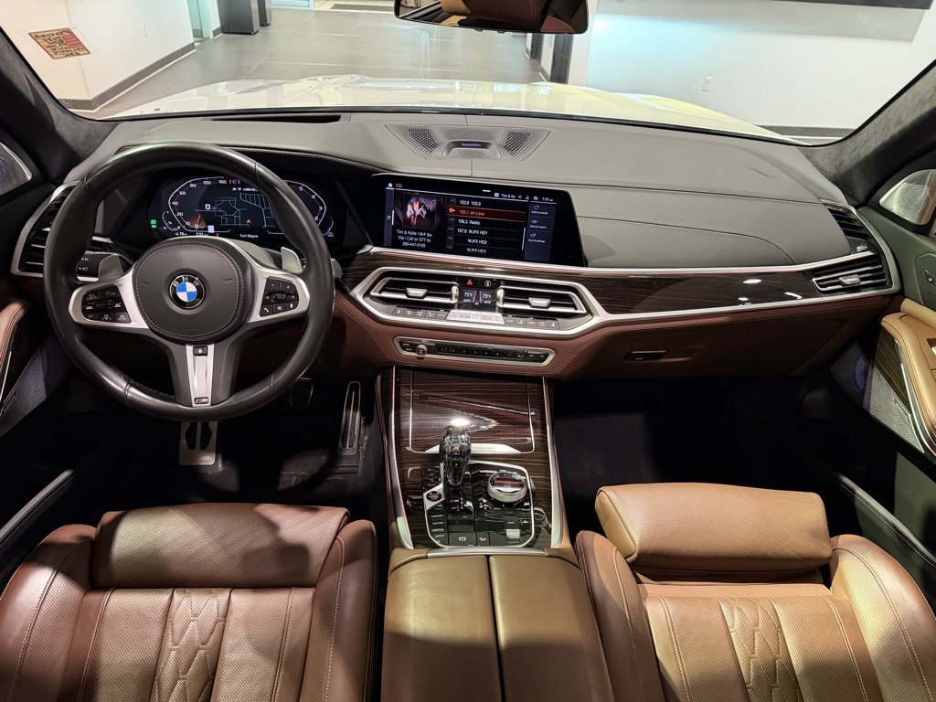 Used 2020 BMW X7 M50i image 11