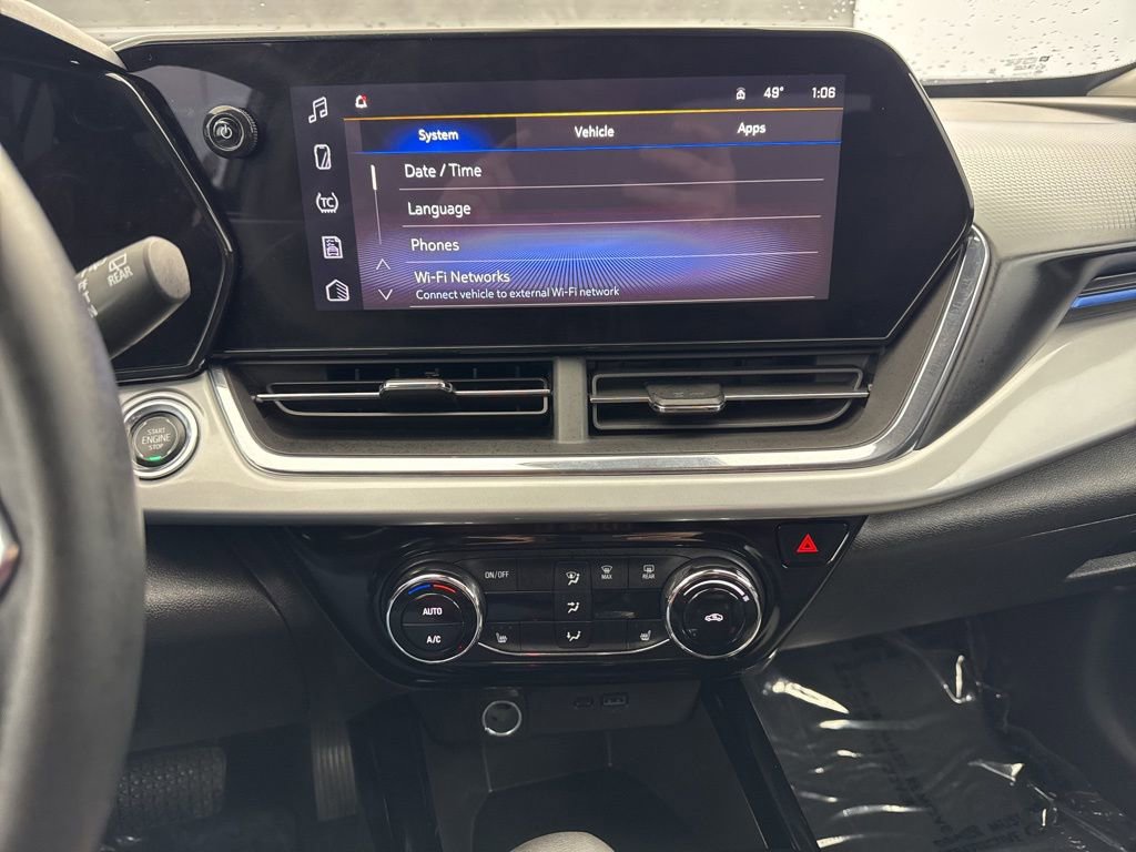 Used 2025 Chevrolet Trax LT w/ LT Convenience Package FWD image 18