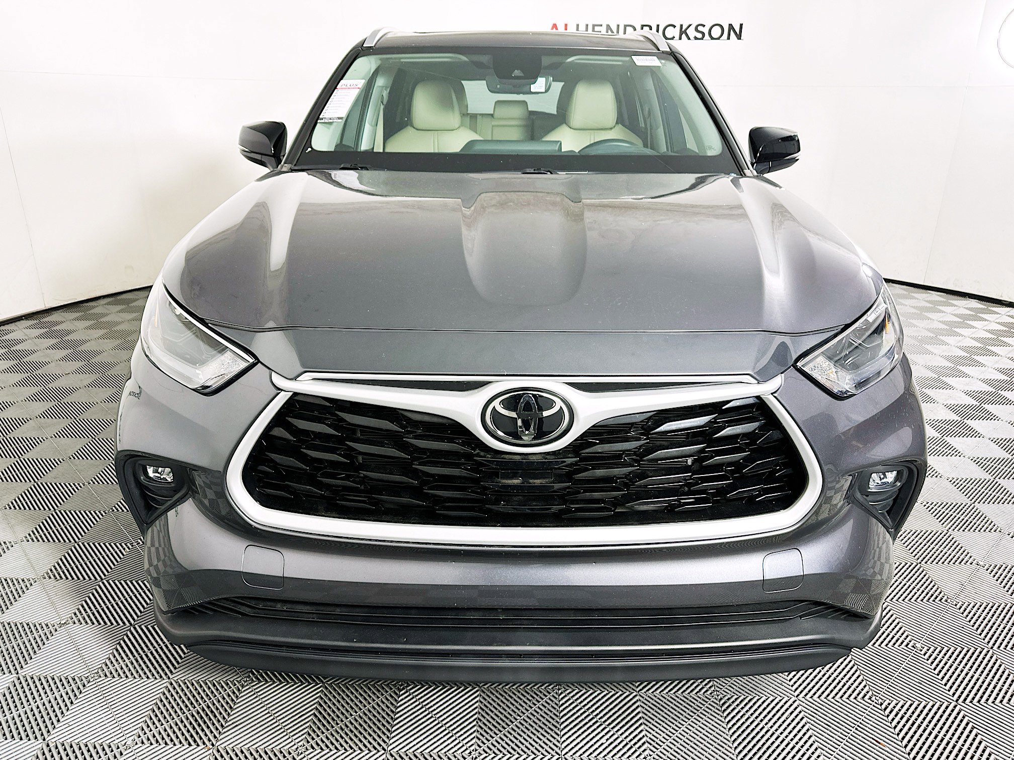 Used 2023 Toyota Highlander XLE image 8