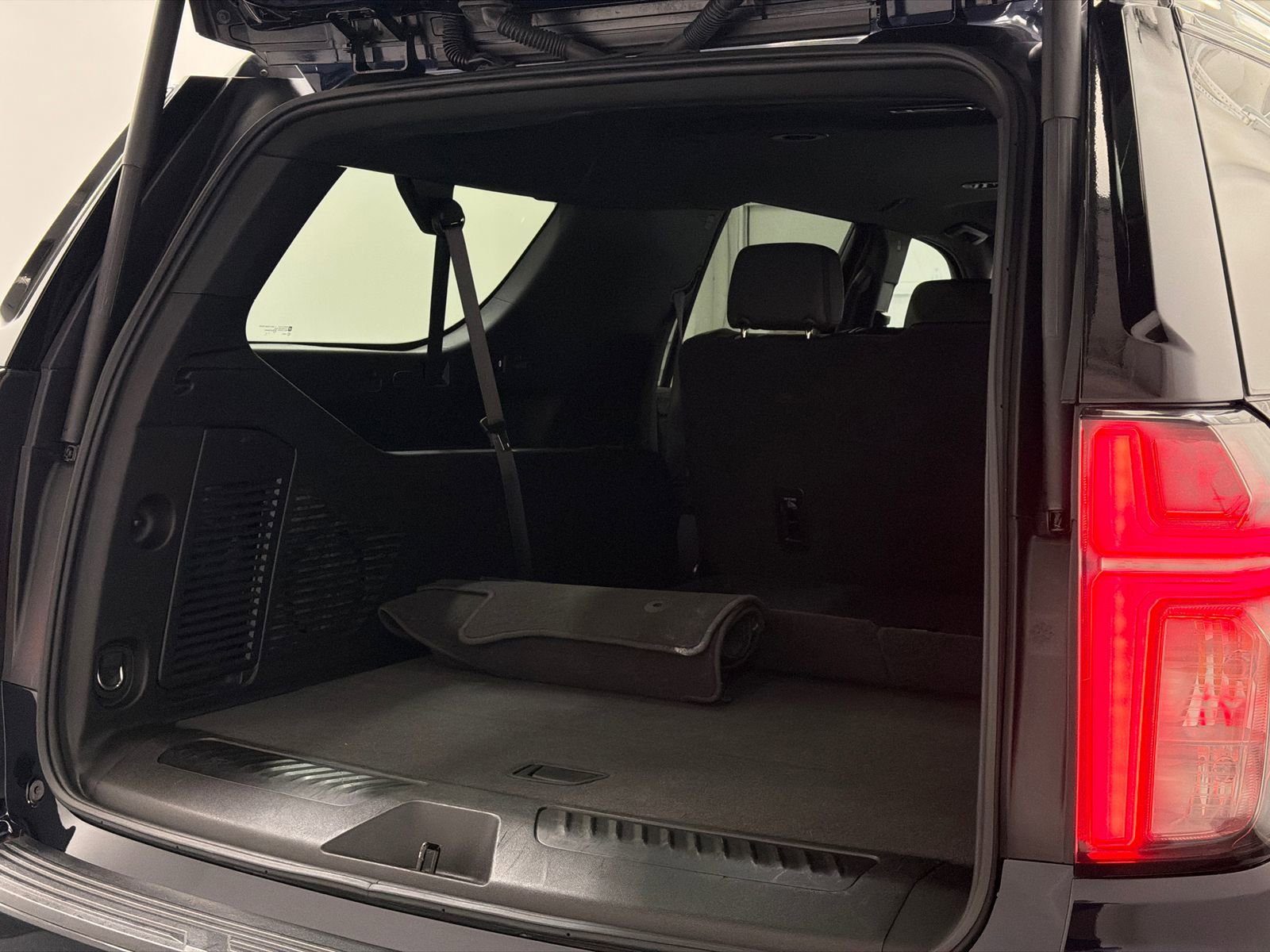 Used 2024 Chevrolet Suburban LT image 9