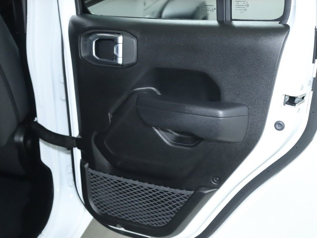 Used 2025 Jeep Wrangler Sport S image 31